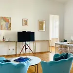 Apstay Center Deluxe ǀ Parking Option ǀ Self Check-in Apartahotel Graz