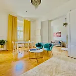 Apartahotel Apstay Center Deluxe ǀ Parking Option ǀ Self Check-in 3*