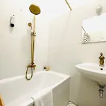 Apstay Center Deluxe ǀ Parking Option ǀ Self Check-in 3*