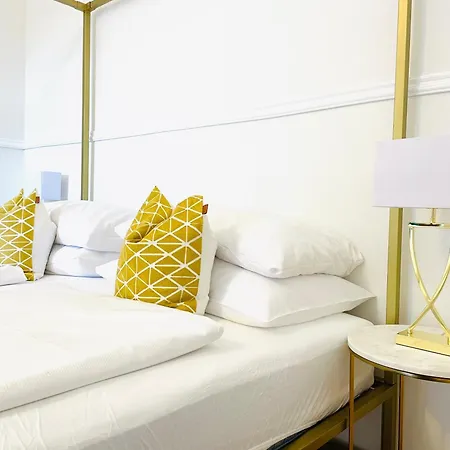 Apstay Center Deluxe ǀ Parking ǀ Self Check-in 3* Štýrský Hradec