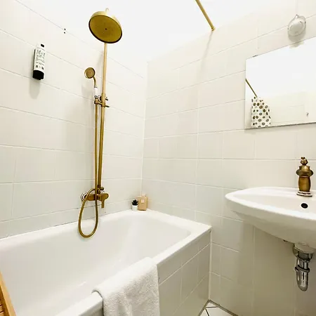 Apstay Center Deluxe ǀ Parking Option ǀ Self Check-in 4*