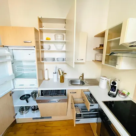 Hotel apartamentowy Apstay Center Deluxe ǀ Parking Option ǀ Self Check-in Graz