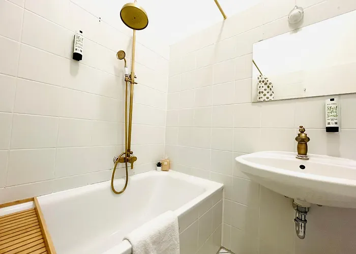 Apstay Center Deluxe ǀ Parking Option ǀ Self Check-in 3*